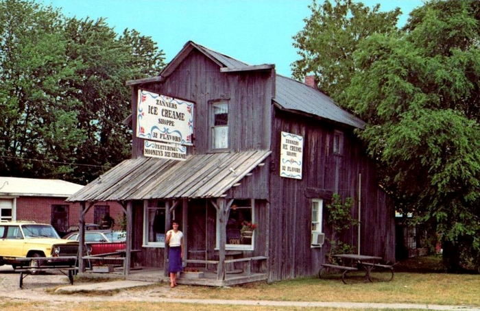 Zanners Ice Cream Shoppe - Vintage Postcard